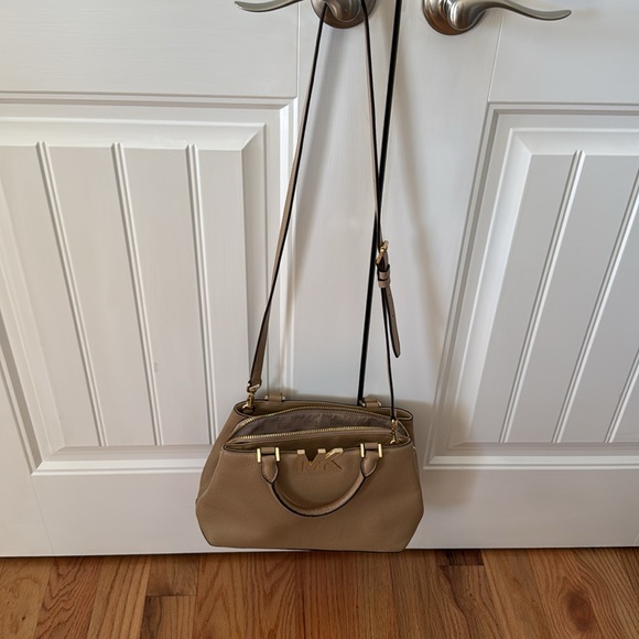 Women’s Michael Kor’s Bag - Picture 2 of 6